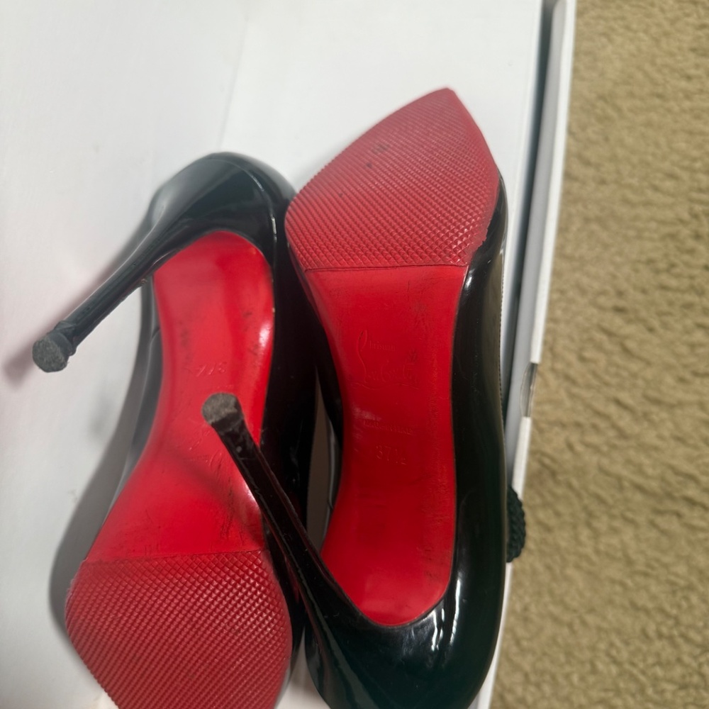 Classic Black Christian Louboutin Heels ( Pre-Loved 6/10 Condtion) - Picture 4 of 6